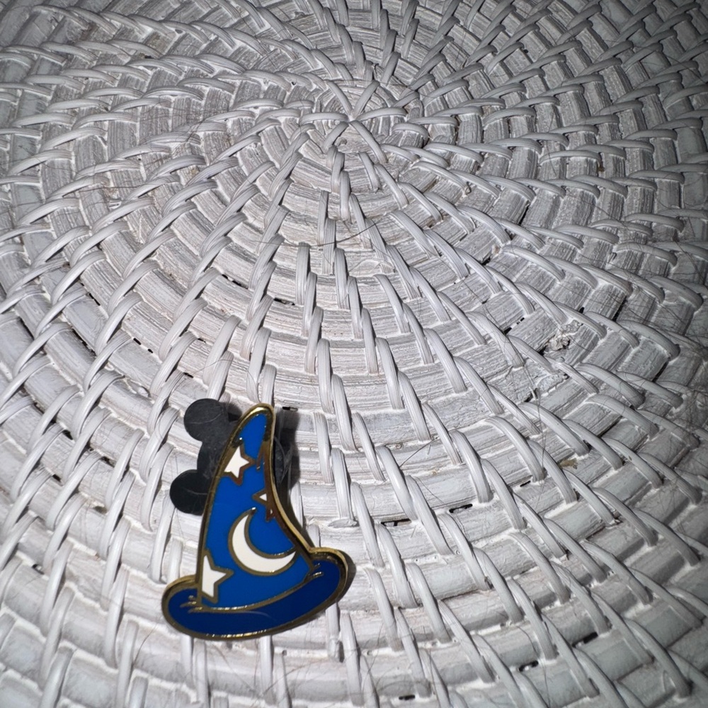 Sorcerer Mickey  Hat Enamel Pin